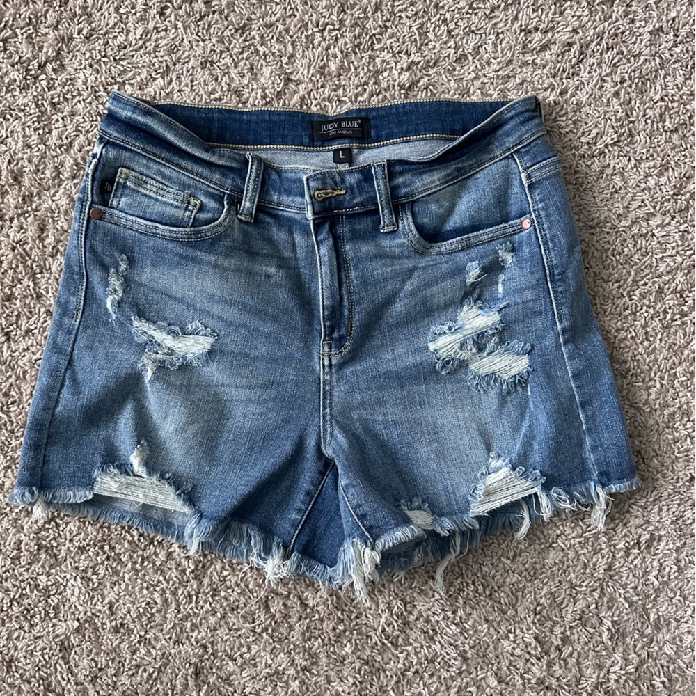 Women’s judy blue ripped jean shorts size L.
